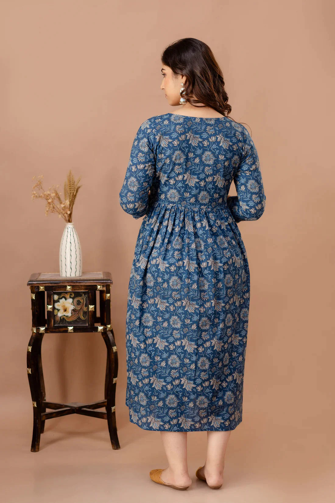 Blue leaf print cotton maternity feeding kurti - product image 2